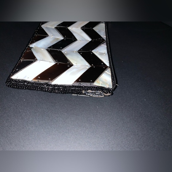Mad, by design. Black and White shelled clutch. Used. - Picture 4 of 5